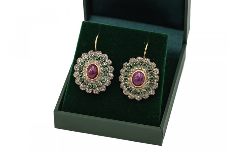 Boucles d'oreilles Boucles d’oreilles anciennes - Or avec rubis, émeraudes et diamants 58 Facettes 9973
