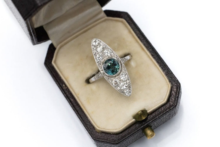 Bague 50 Bague Art déco marquise en or blanc avec saphir et diamants 58 Facettes 11600