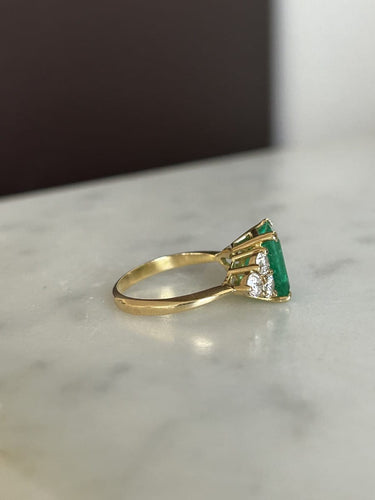 Bague 54 Bague en or jaune 18K avec émeraude colombienne et diamants 58 Facettes 259