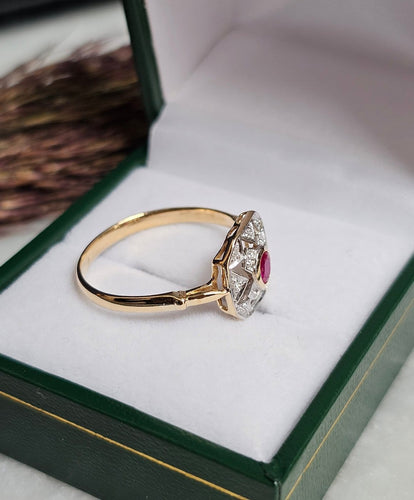 Bague 60 Bague vintage Art déco en or jaune et blanc 18 ct rubis et diamants 58 Facettes 720