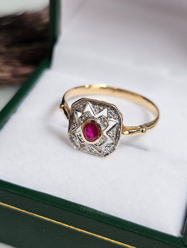 Bague 60 Bague vintage Art déco en or jaune et blanc 18 ct rubis et diamants 58 Facettes 720