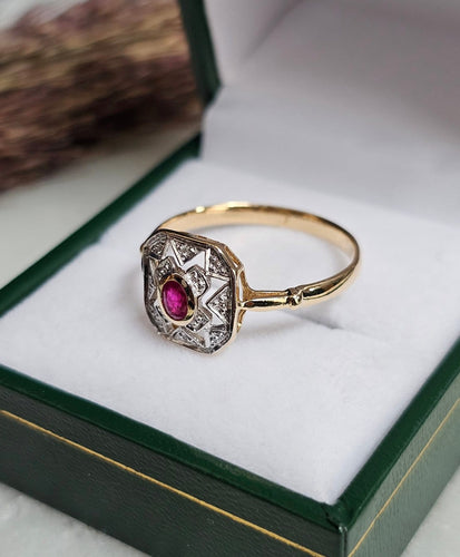 Bague 60 Bague vintage Art déco en or jaune et blanc 18 ct rubis et diamants 58 Facettes 720