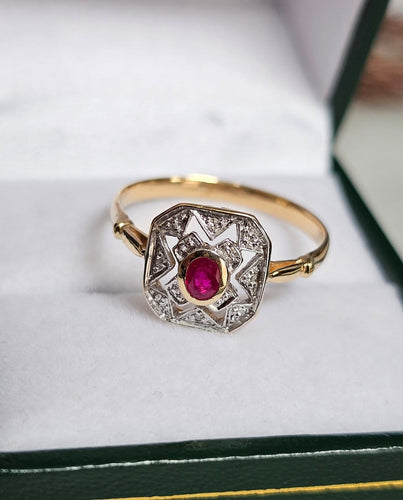 Bague 60 Bague vintage Art déco en or jaune et blanc 18 ct rubis et diamants 58 Facettes 720