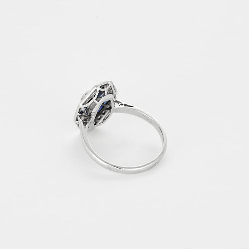 Bague 53 Bague Art Déco en platine, or gris, diamants et saphirs de synthèse. 58 Facettes 250713