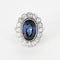 Bague 50 Elegante Bague marguerite en platine et or gris, saphir de synthèse et diamants 58 Facettes 260264