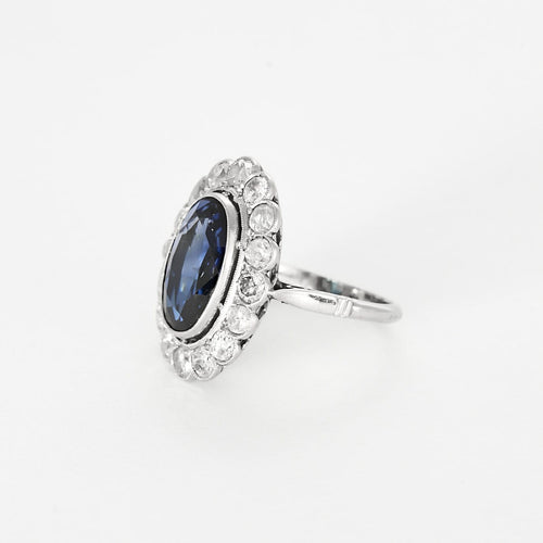Bague 50 Elegante Bague marguerite en platine et or gris, saphir de synthèse et diamants 58 Facettes 260264