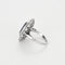 Bague 50 Elegante Bague marguerite en platine et or gris, saphir de synthèse et diamants 58 Facettes 260264