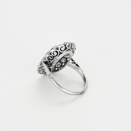 Bague 50 Elegante Bague marguerite en platine et or gris, saphir de synthèse et diamants 58 Facettes 260264