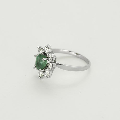 Bague 55 Bague Marguerite en or gris, émeraude et diamants 58 Facettes 260212