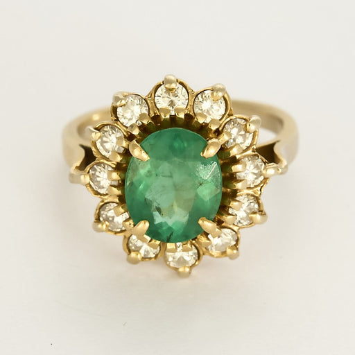 Bague 57 Bague marguerite en or jaune, émeraude 2.45 carats environ et diamants 58 Facettes 260209