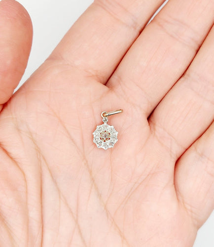 Pendentif Pendentif marguerite ancien en or 18k et platine, diamants taille rose 58 Facettes A06920