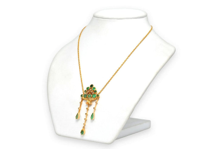 Collier Collier années 50 - Collier en or jaune 18 carats avec émeraudes et perles 58 Facettes 23683