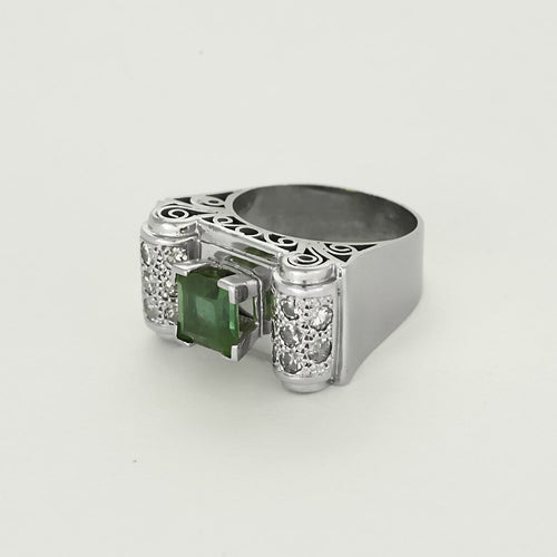 Bague 51 Bague géométrique en or gris, tourmaline verte et diamants. 58 Facettes B250128