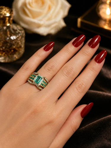 Bague 59 Green Splendor - Bague en or jaune 18k avec émeraudes colombiennes et diamants 58 Facettes 50448