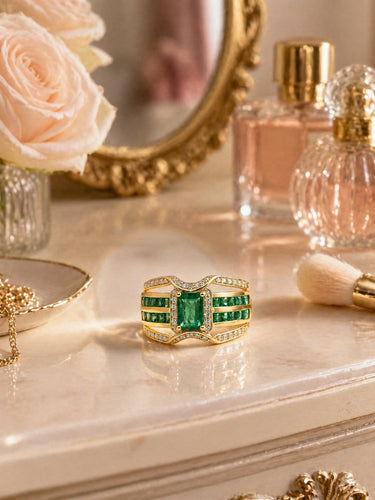 Bague 59 Green Splendor - Bague en or jaune 18k avec émeraudes colombiennes et diamants 58 Facettes 50448