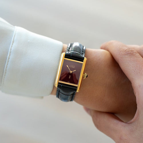 Montre Cartier Tank Must - Montre SM cadran bordeaux en vermeil 58 Facettes 507
