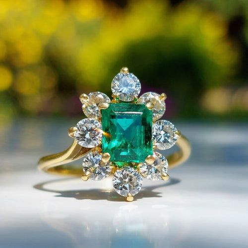 Bague 57 GemParis - Bague marguerite en or jaune 18k, émeraude de Zambie et diamants 58 Facettes 250