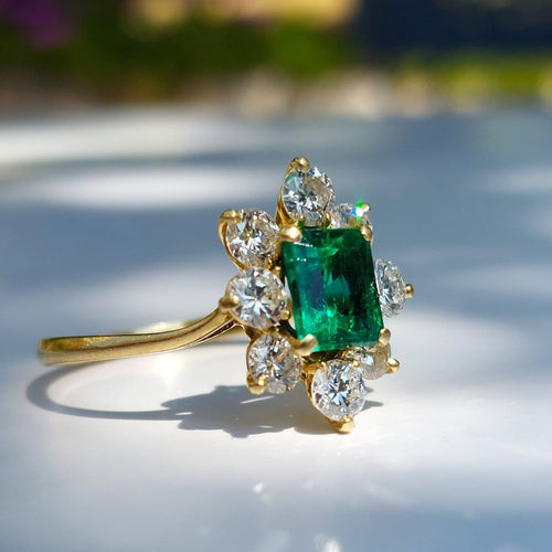 Bague 57 GemParis - Bague marguerite en or jaune 18k, émeraude de Zambie et diamants 58 Facettes 250