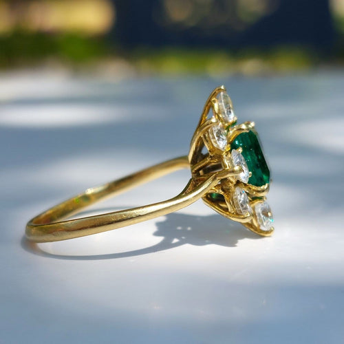 Bague 57 GemParis - Bague marguerite en or jaune 18k, émeraude de Zambie et diamants 58 Facettes 250