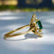 Bague 57 GemParis - Bague marguerite en or jaune 18k, émeraude de Zambie et diamants 58 Facettes 250
