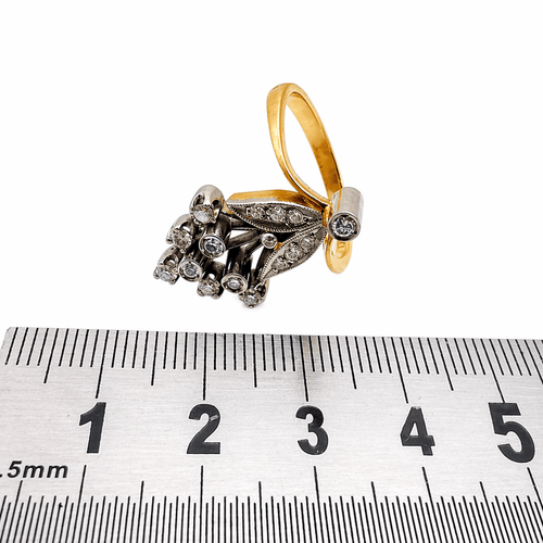 Bague 57 Bague bouquet ancienne en or jaune 18 carats et diamants 58 Facettes Bague Bouquet ancien en or et diamants