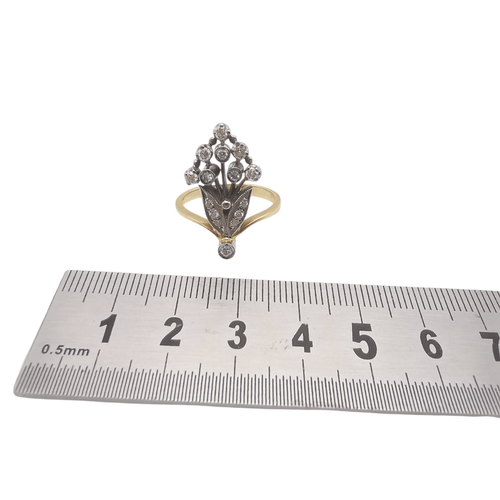 Bague 57 Bague bouquet ancienne en or jaune 18 carats et diamants 58 Facettes Bague Bouquet ancien en or et diamants