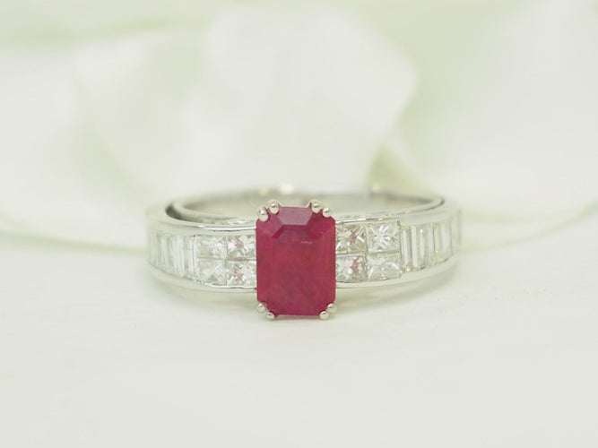 Bague 53 Bague en or blanc, rubis 1,30 ct et diamants 0,74 ct 58 Facettes 33747