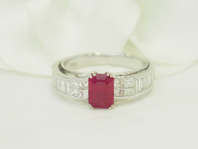 Bague 53 Bague en or blanc, rubis 1,30 ct et diamants 0,74 ct 58 Facettes 33747