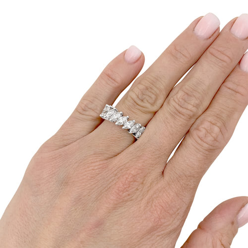 Bague 49 Alliance, platine et diamants navettes. 58 Facettes 35538