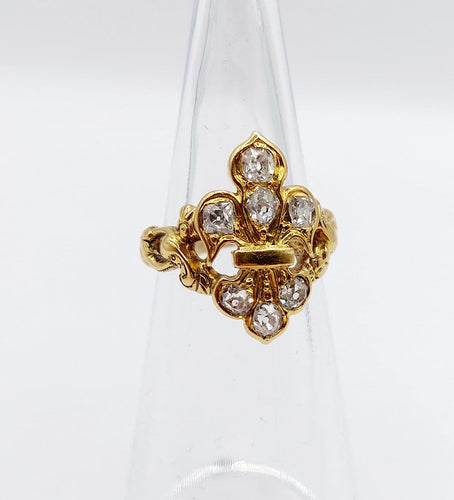 Bague 45.5 Bague chevalière fleur de lys en or 18k et diamants taille ancienne 58 Facettes A07053