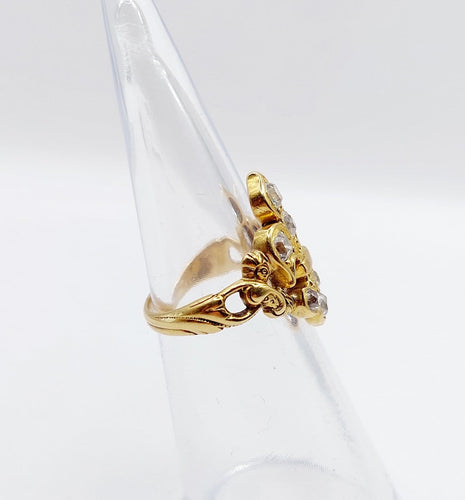 Bague 45.5 Bague chevalière fleur de lys en or 18k et diamants taille ancienne 58 Facettes A07053