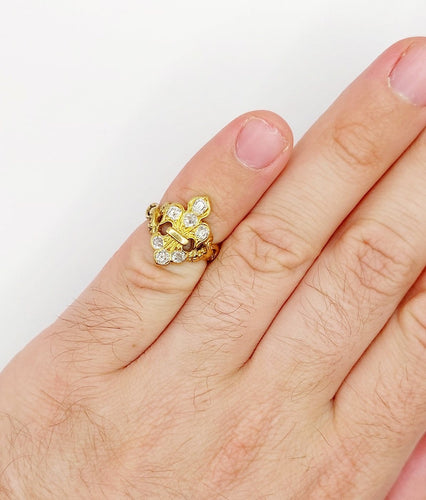 Bague 45.5 Bague chevalière fleur de lys en or 18k et diamants taille ancienne 58 Facettes A07053