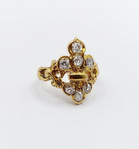 Bague 45.5 Bague chevalière fleur de lys en or 18k et diamants taille ancienne 58 Facettes A07053