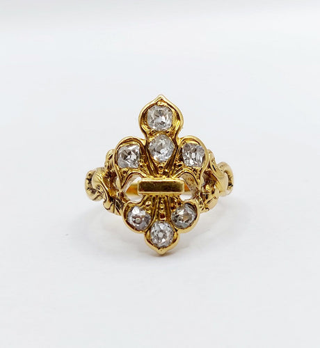 Bague 45.5 Bague chevalière fleur de lys en or 18k et diamants taille ancienne 58 Facettes A07053