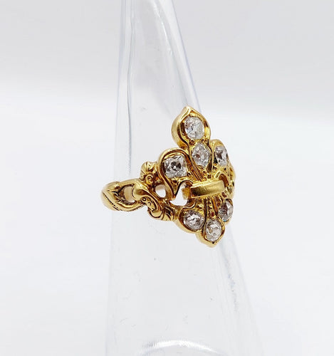 Bague 45.5 Bague chevalière fleur de lys en or 18k et diamants taille ancienne 58 Facettes A07053