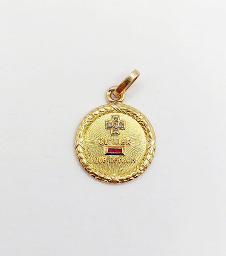 Pendentif Augis - Pendentif médaille d’amour en or jaune 18k, diamant et rubis 58 Facettes A07069