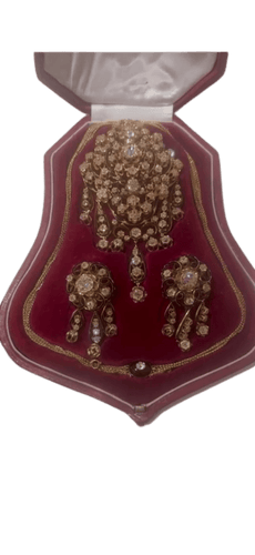 Boucles d'oreilles Parure Napoléon III - Broche et boucles d’oreilles en or jaune 18 ct et diamants 58 Facettes B27