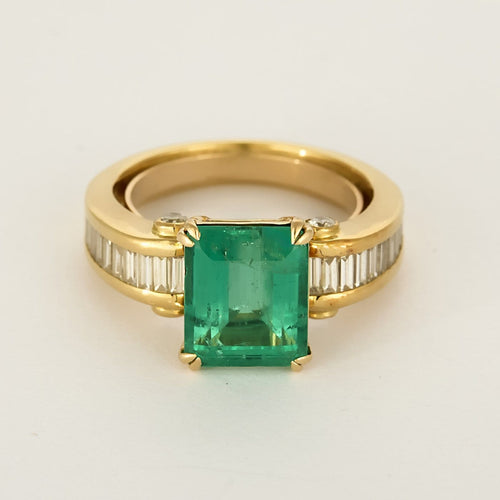Bague 52 Bague en or jaune, émeraude rectangulaire 3.75 carat environ et diamants baguette 58 Facettes 260293