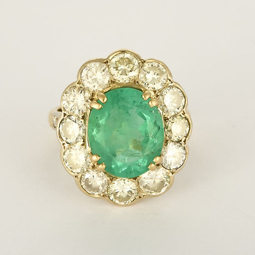 Bague 43 Elegante Bague Marguerite en or jaune, émeraude 3.80 carats environ et diamants 58 Facettes 260210