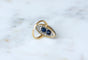 Bague 51 Bague marquise en or jaune 18 kt et platine, saphirs de Ceylan et diamants 58 Facettes