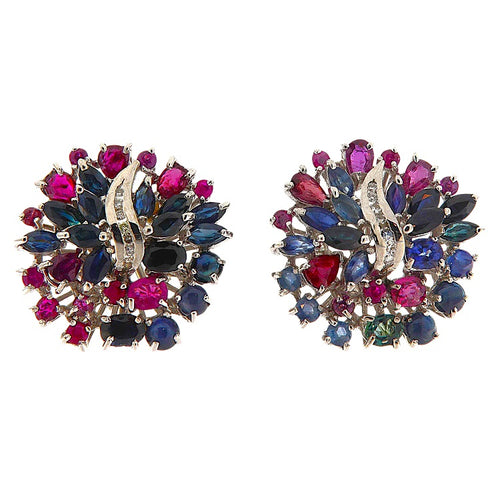 Boucles d'oreilles Boucles d'oreilles fleur en or blanc 18 kt avec diamants, rubis et saphirs 58 Facettes G3936