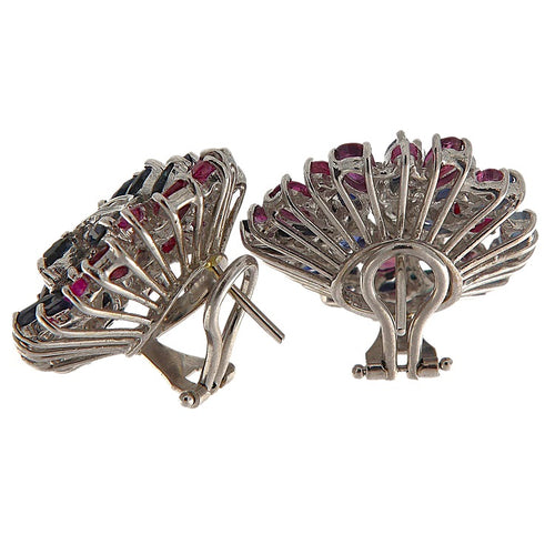 Boucles d'oreilles Boucles d'oreilles fleur en or blanc 18 kt avec diamants, rubis et saphirs 58 Facettes G3936