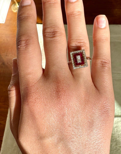 Bague 56 Bague Art déco en platine avec diamants et rubis calibrés 58 Facettes 1386