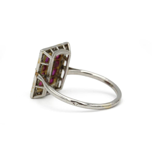 Bague 56 Bague Art déco en platine avec diamants et rubis calibrés 58 Facettes 1386