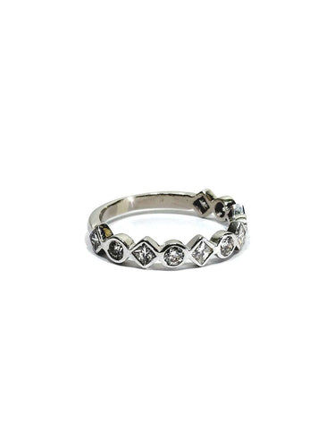 Bague 52 Alliance demi-tour en or blanc 18 carats et diamants 58 Facettes id: 1753513