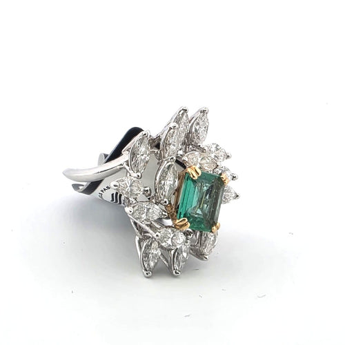 Bague 52 Bague en or blanc avec émeraude centrale et diamants 58 Facettes 265/26 A