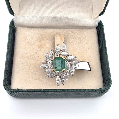 Bague 52 Bague en or blanc avec émeraude centrale et diamants 58 Facettes 265/26 A