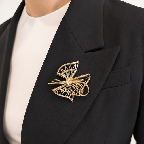 Broche Broche nœud en or jaune, diamants et émeraudes 58 Facettes 36314