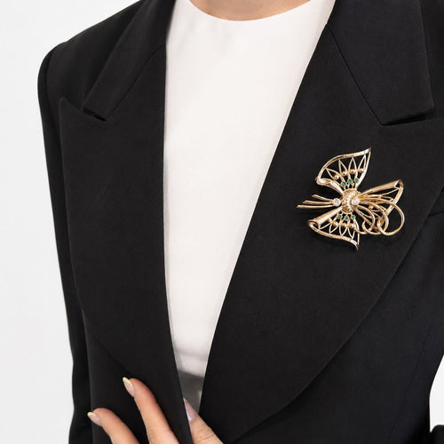 Broche Broche nœud en or jaune, diamants et émeraudes 58 Facettes 36314