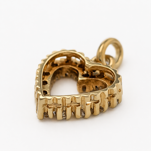 https://18carats.fr/wp-content/uploads/2026/04/36369-36374-Pendentif-en-or-jaune-et-diamant.png